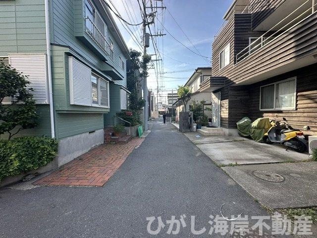 鎌倉市腰越３丁目　中古戸建の前面道路含む現地写真|現地外観
