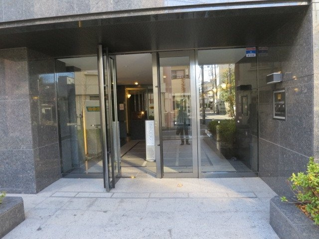 ルーブル西早稲田弐番館のエントランス