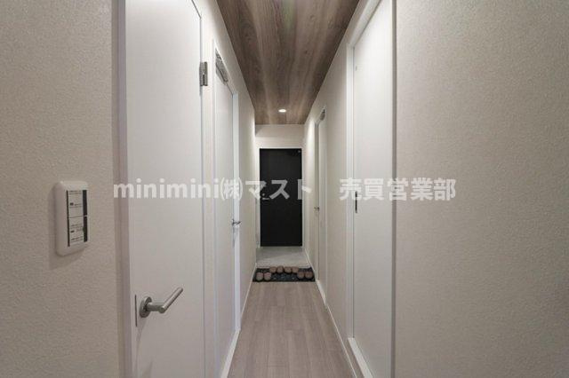 イトーピア長堀橋シエルクレールの玄関|◆ゆったりとした廊下設計で、室内の移動もスムーズ。生活動線に配慮された間取りです♪
