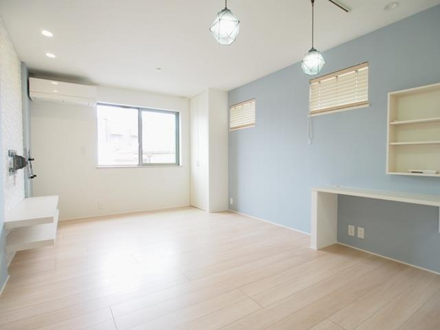 再度筋町戸建の居間・リビング