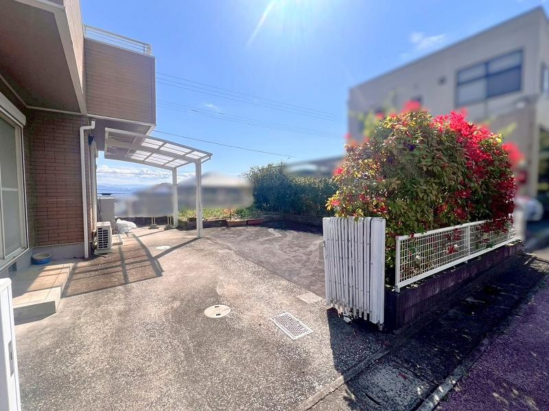 高知市潮見台1丁目　中古戸建ての駐車場