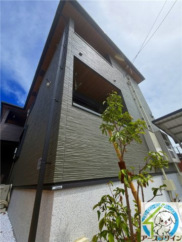 ネオイーストの外観