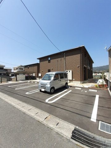 ツインズグレース　Ｂの駐車場