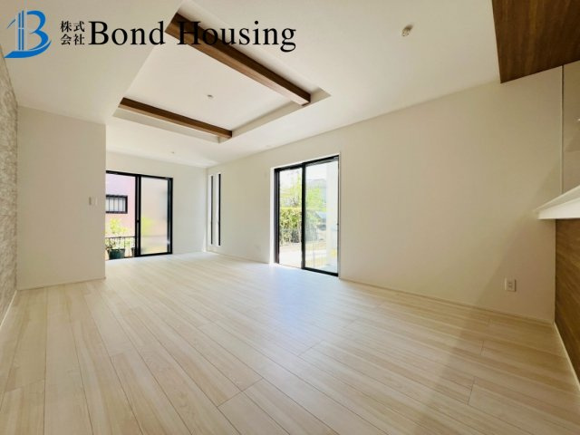 住宅性能表示取得物件　春日台8丁目　新築2区画　2号棟の居間・リビング