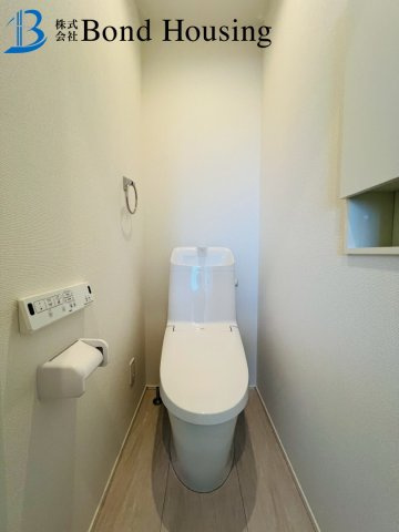 住宅性能表示取得物件　春日台8丁目　新築2区画　2号棟のトイレ