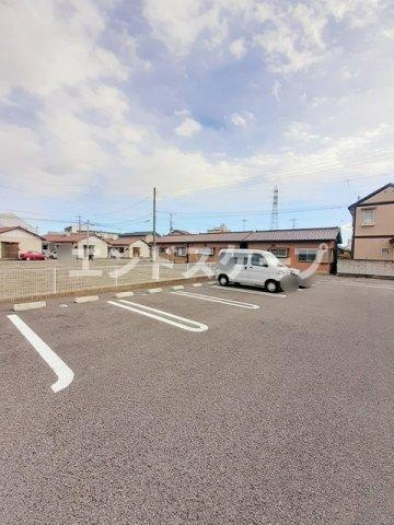 カーサビアンカの駐車場|高崎、前橋のお部屋探しはエンドスケープまで！お客様の理想お聞かせ下さい♪
