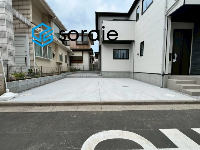 所沢市東狭山ヶ丘9期全1棟　新築戸建の駐車場|令和8年7月16日撮影。