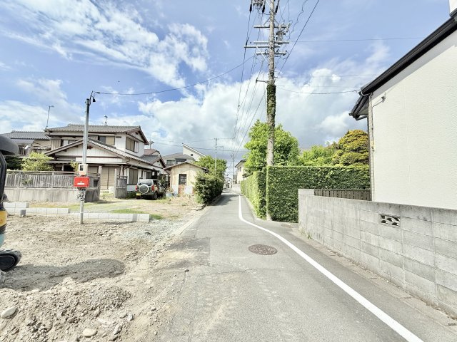 中野町 第1の前面道路含む現地写真|前面道路は車通りも少なくお子様がいても安心です。