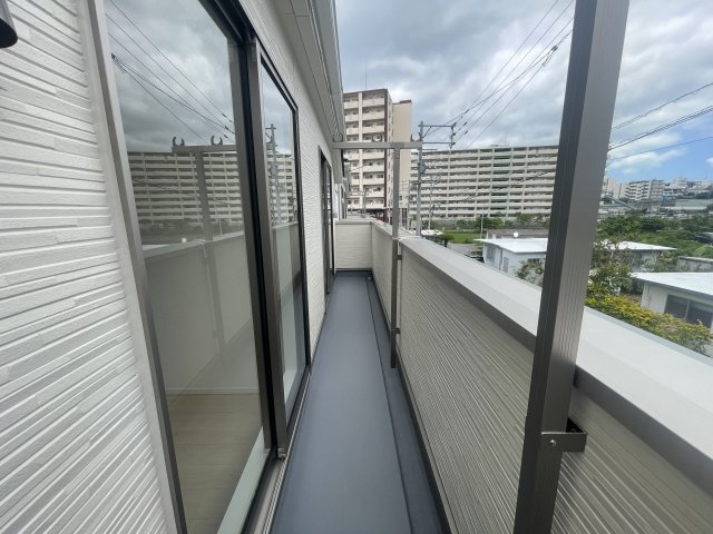 浦添市牧港　第3（全4棟）ラスト4号棟のバルコニー|4号棟　2部屋続バルコニー♪