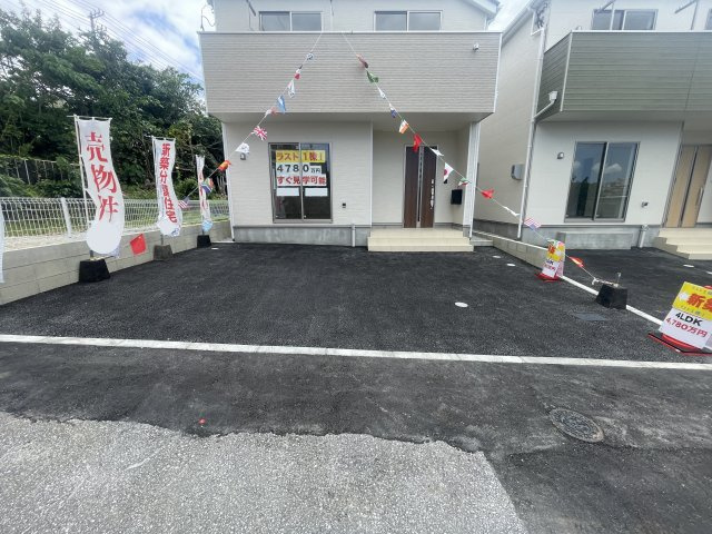 浦添市牧港　第3（全4棟）ラスト4号棟の駐車場|4号棟　並列駐車3台可♪EV車充電設備付き♪