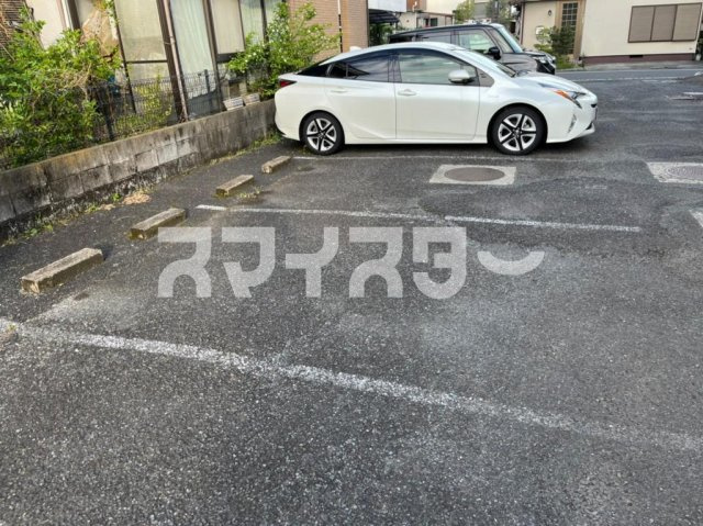 青梅市河辺町６丁目の賃貸マンションの駐車場