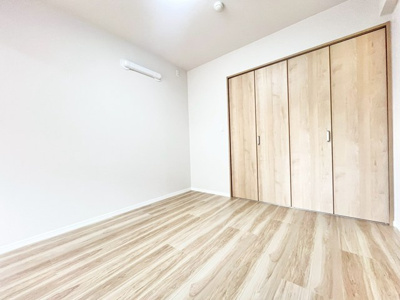 【寝室】 | エンゼルハイム千里山第二 | 現在ご返済中のカーローン・カードローン・教育ローンなどを住宅ローンに一本化したり、家具家電購入費用・引越し費用を住宅ローンと組み合わせるなど、お客さまにメリットの多い住宅ローンのご提案が可能です。