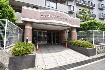 【エントランス】 | エンゼルハイム千里山第二 | サイトに掲載されていない箇所の写真、撮影してお届けさせて頂きます！気になる物件で、見たい部分の画像が無い場合は、弊社スタッフまでご連絡下さいませ。お客様の気になる箇所を、カメラにて撮影して参ります！