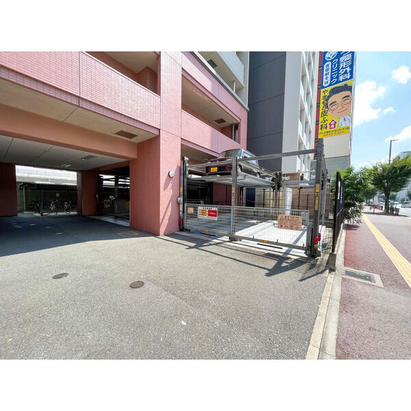 クリムゾン吉塚の駐車場