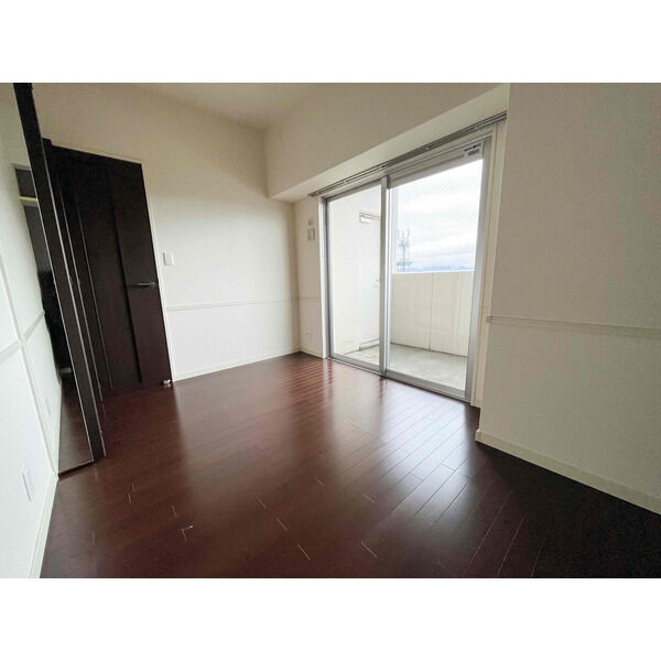 クリムゾン吉塚の洋室