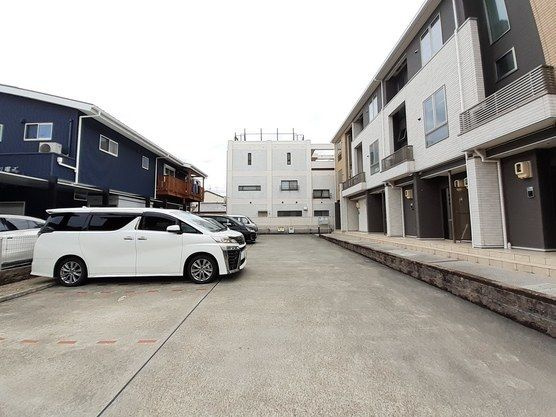 サニーアベニューの駐車場