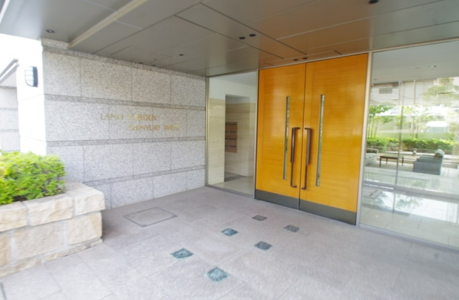 川崎市麻生区万福寺１丁目の賃貸マンションのエントランス