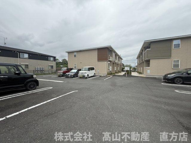 北九州市八幡西区馬場山緑のアパートの駐車場