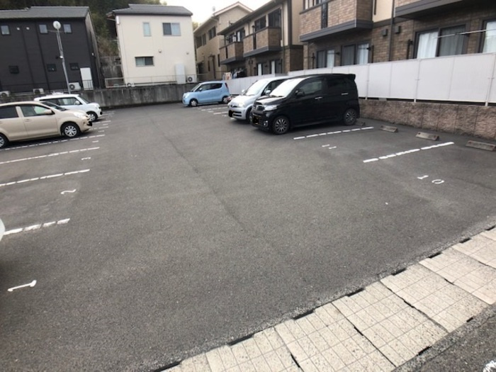 【駐車場】