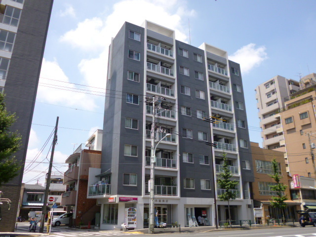 キャビン・ドゥ・ルミエールの外観|外観とても綺麗です！周辺いろいろとお店あります。