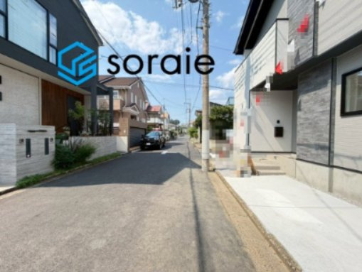 所沢市下安松22期全1棟　新築戸建の前面道路含む現地写真|令和8年7月21日撮影。