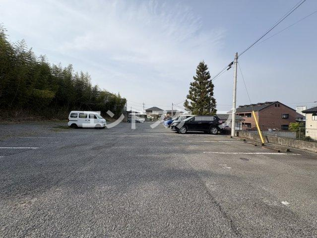 ベルヴュー高崎Aの駐車場|高崎、前橋のお部屋探しはエンドスケープまで！お客様の理想お聞かせ下さい♪