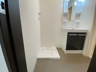 【洗面所】 | ドルチェ石津建物登録用 | 明るい洗面所です