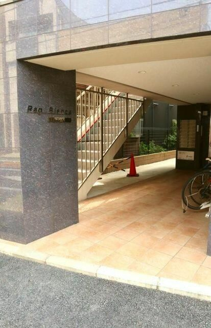 ラグビアンカ大和町のエントランス