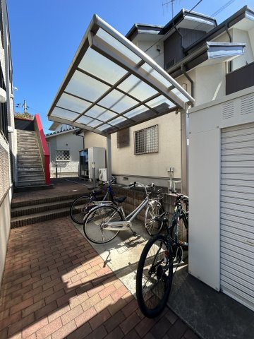 ルーチェビアンカのその他共用部分|屋根付きの駐輪場があります