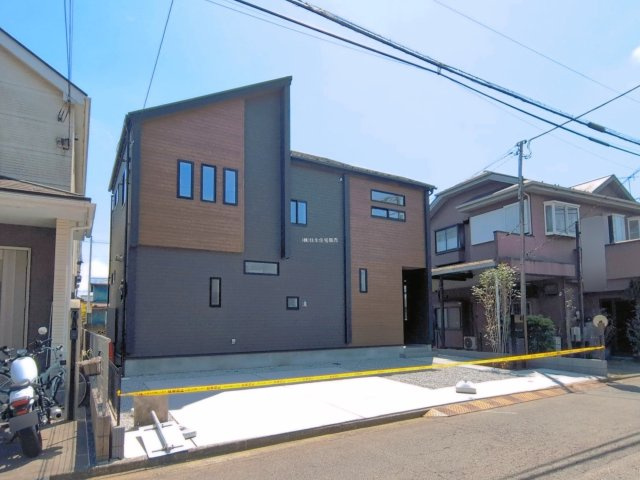 ふじみ野市仲３丁目の新築一戸建の駐車場|お車は並列で２台駐車できますので、セカンドカーやお客さま用のお車も出し入れが楽々です。