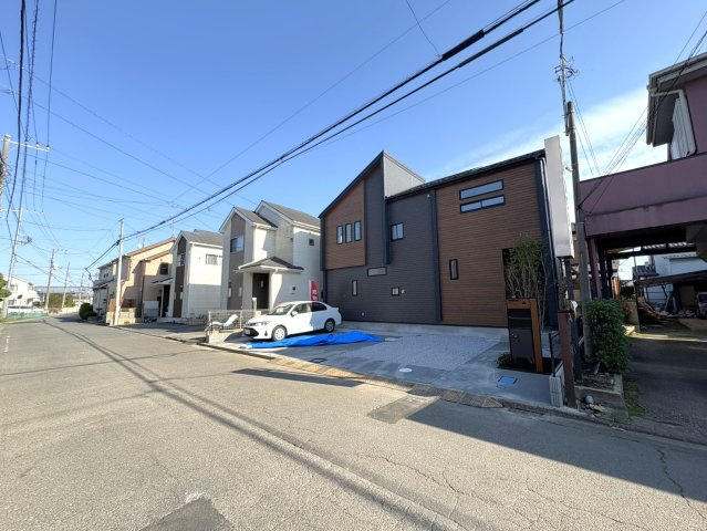 ふじみ野市仲３丁目の新築一戸建の前面道路含む現地写真|北側5.7m公道です。