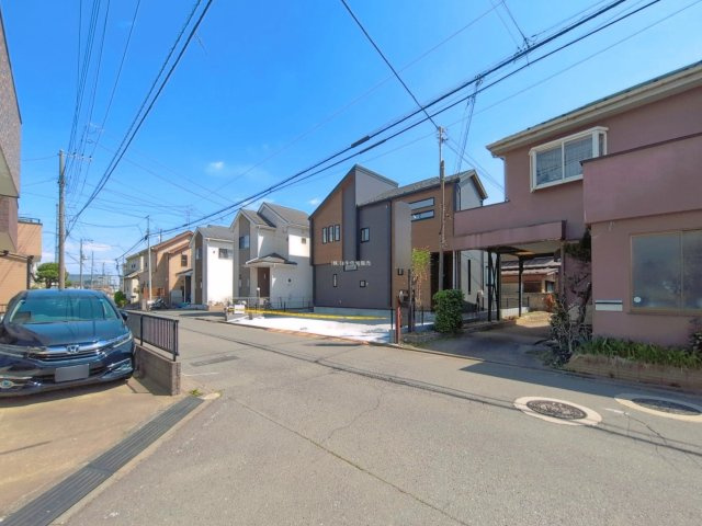 ふじみ野市仲３丁目の新築一戸建の前面道路含む現地写真