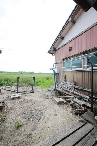 大府神明借家の庭