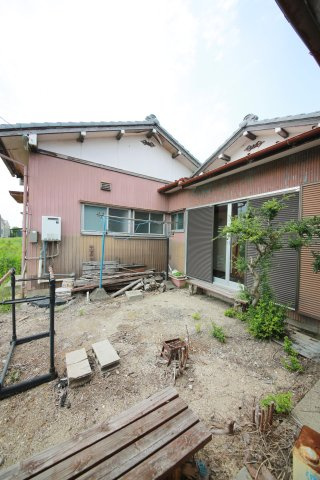 大府神明借家の庭