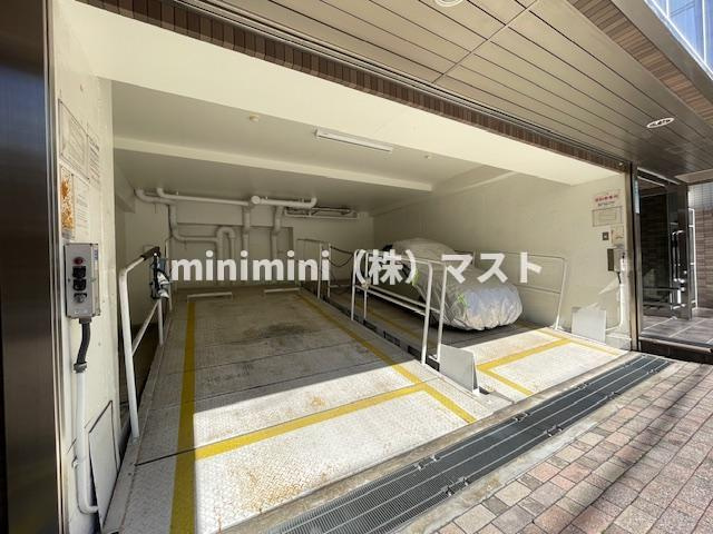 プレサンス難波ＷＥＳＴの駐車場