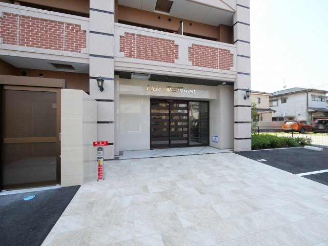 Luxe東三国westのエントランス