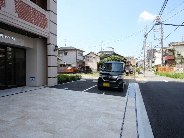 Luxe東三国westの駐車場