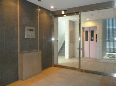 ＣＡＳＡ　Ｙ　ＢＥＬＬＡＬＵＣＨＥのエントランス