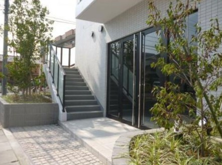 ＣＡＳＡ　Ｙ　ＢＥＬＬＡＬＵＣＨＥのエントランス