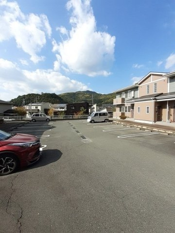 ソレアードⅡの駐車場