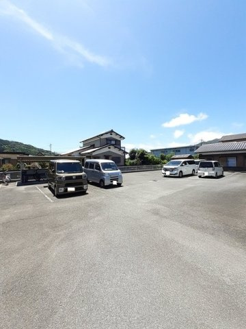 ブランシェの駐車場