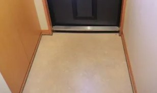 ラセジュールの玄関