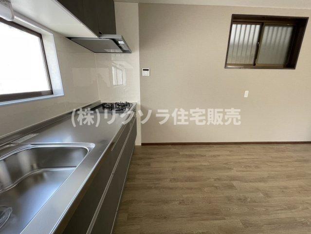 寺方錦通3丁目　中古一戸建てのキッチン|LDK13.0帖
■物件内覧・資金計画相談・住宅ローン相談、リフォーム相談、お問合せ受付中■
※当日・翌日のご内覧、ご相談はお電話でのお問合せがスムーズです！