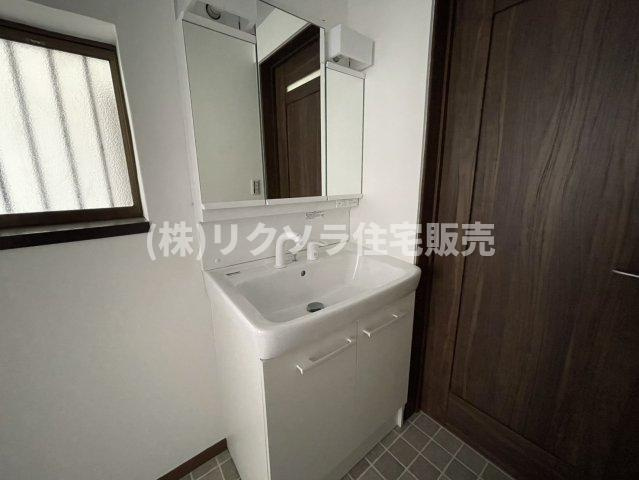 寺方錦通3丁目　中古一戸建ての独立洗面台|■物件内覧・資金計画相談・住宅ローン相談、リフォーム相談、お問合せ受付中■
※当日・翌日のご内覧、ご相談はお電話でのお問合せがスムーズです！