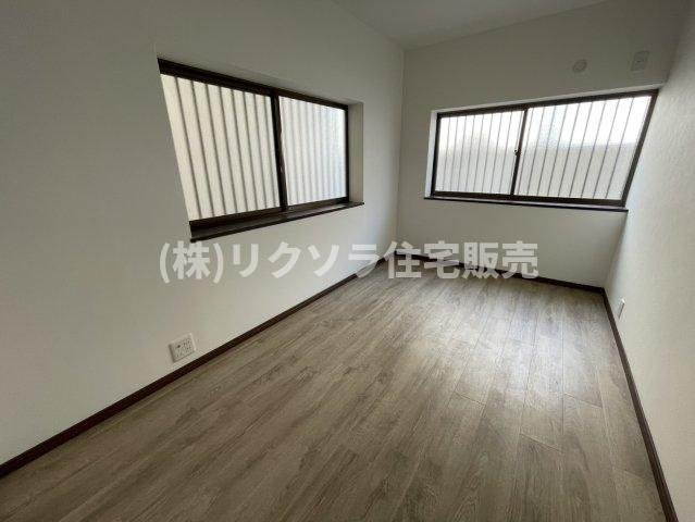寺方錦通3丁目　中古一戸建ての洋室|洋室5.0帖
■物件内覧・資金計画相談・住宅ローン相談、リフォーム相談、お問合せ受付中■
※当日・翌日のご内覧、ご相談はお電話でのお問合せがスムーズです！