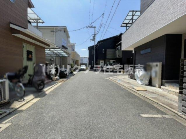 寺方錦通3丁目　中古一戸建ての前面道路含む現地写真|前道　東　幅員4.7ｍ
■物件内覧・資金計画相談・住宅ローン相談、リフォーム相談、お問合せ受付中■
※当日・翌日のご内覧、ご相談はお電話でのお問合せがスムーズです！