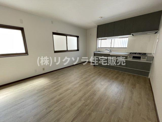 寺方錦通3丁目　中古一戸建ての居間・リビング|LDK13.0帖
■物件内覧・資金計画相談・住宅ローン相談、リフォーム相談、お問合せ受付中■
※当日・翌日のご内覧、ご相談はお電話でのお問合せがスムーズです！