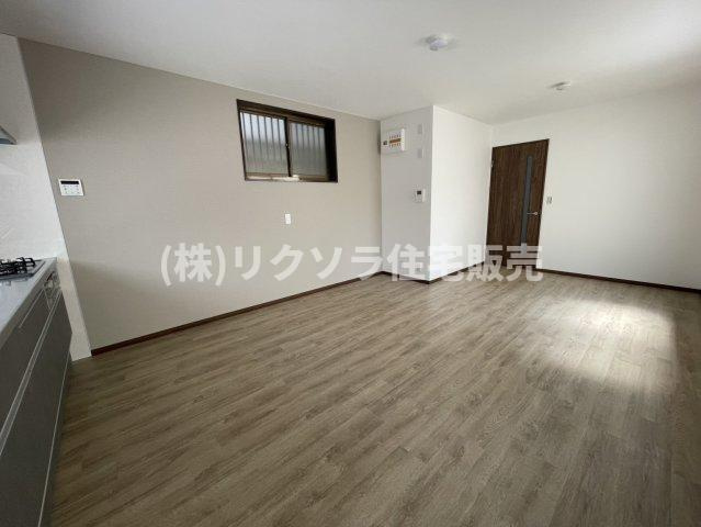 寺方錦通3丁目　中古一戸建ての居間・リビング|LDK13.0帖
■物件内覧・資金計画相談・住宅ローン相談、リフォーム相談、お問合せ受付中■
※当日・翌日のご内覧、ご相談はお電話でのお問合せがスムーズです！