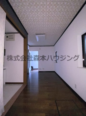 【居間・リビング】 | 　寝屋川市錦町7テラスハウス | 広々とした居間です