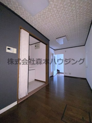 【居間・リビング】 | 　寝屋川市錦町7テラスハウス | こちらの居間で趣味の時間をお楽しみください